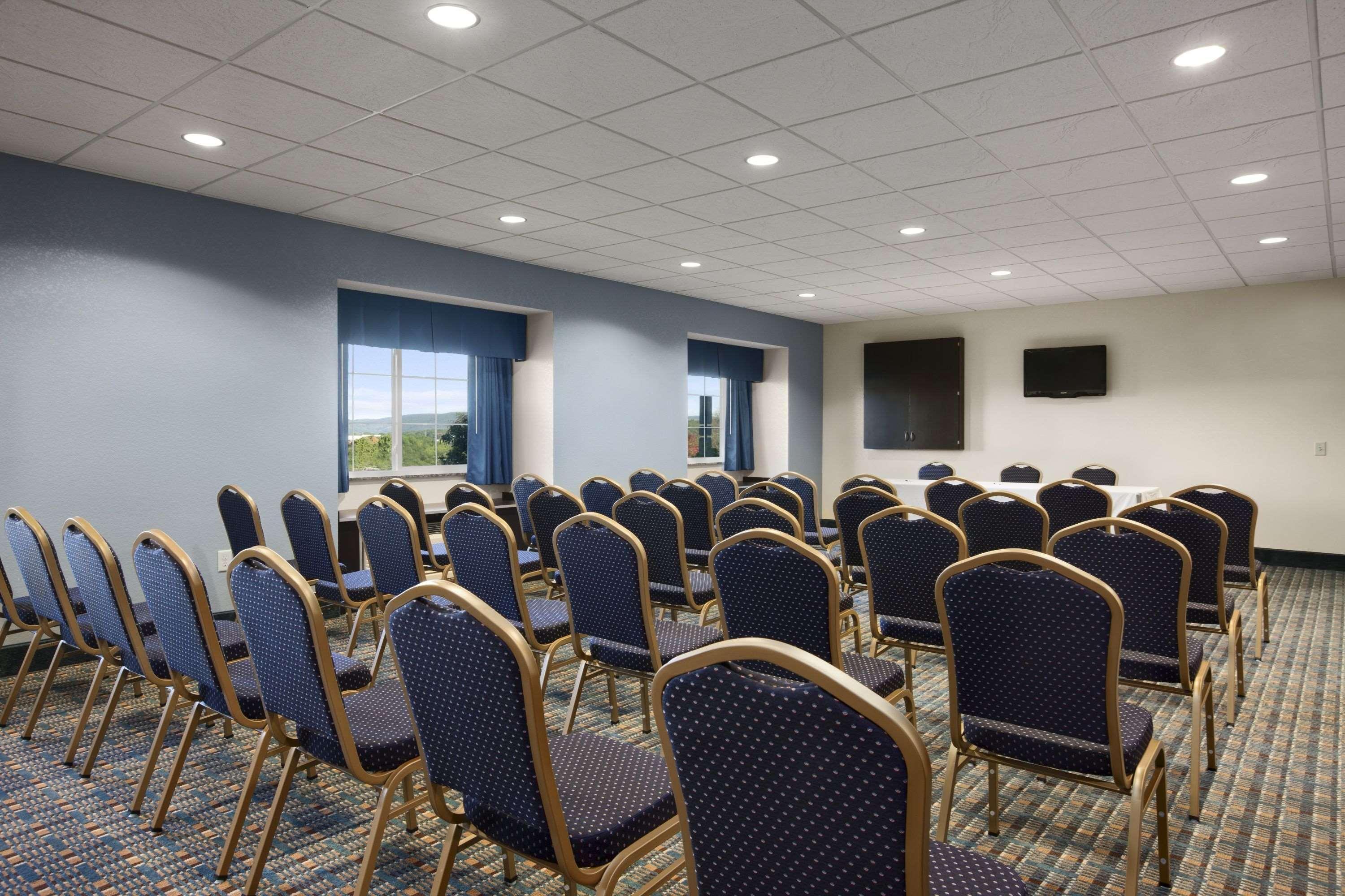Spark By Hilton Barre Hotel 3*