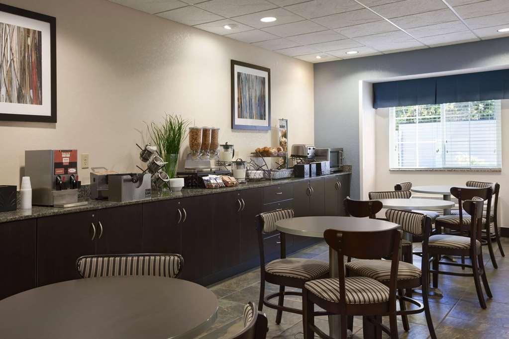 Spark By Hilton Barre Hotel 3*