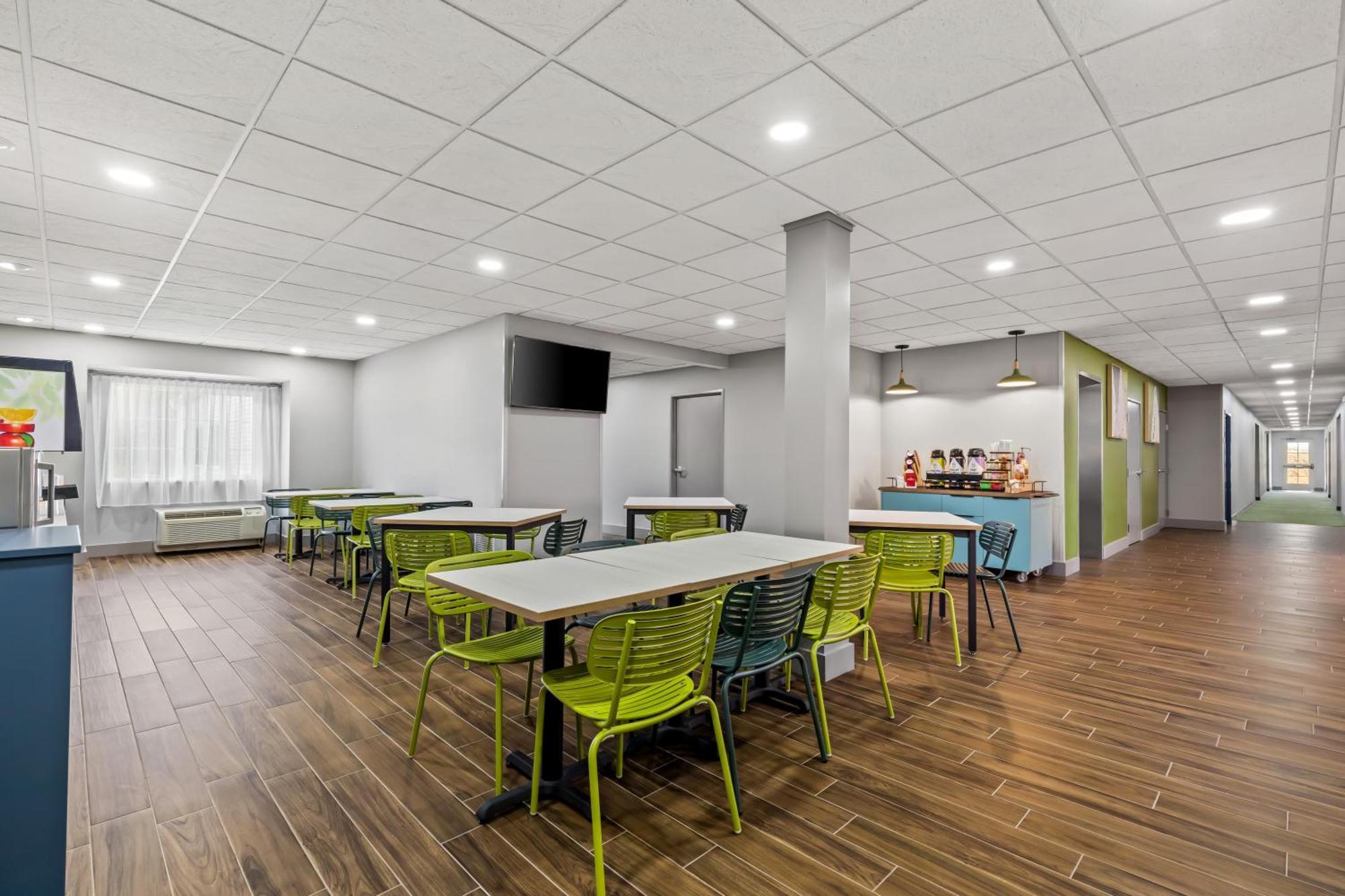 Spark By Hilton Barre Hotel 3*